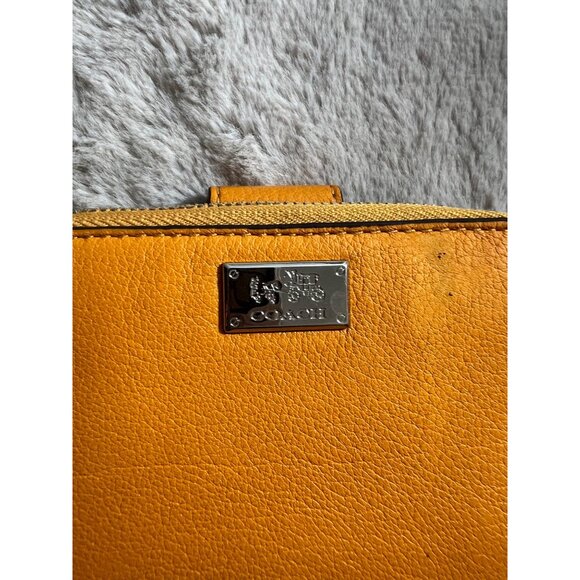 Coach Burnt Orange Leather Bi-Fold Wallet With Card Slots & ID Window - Picture 3 of 12